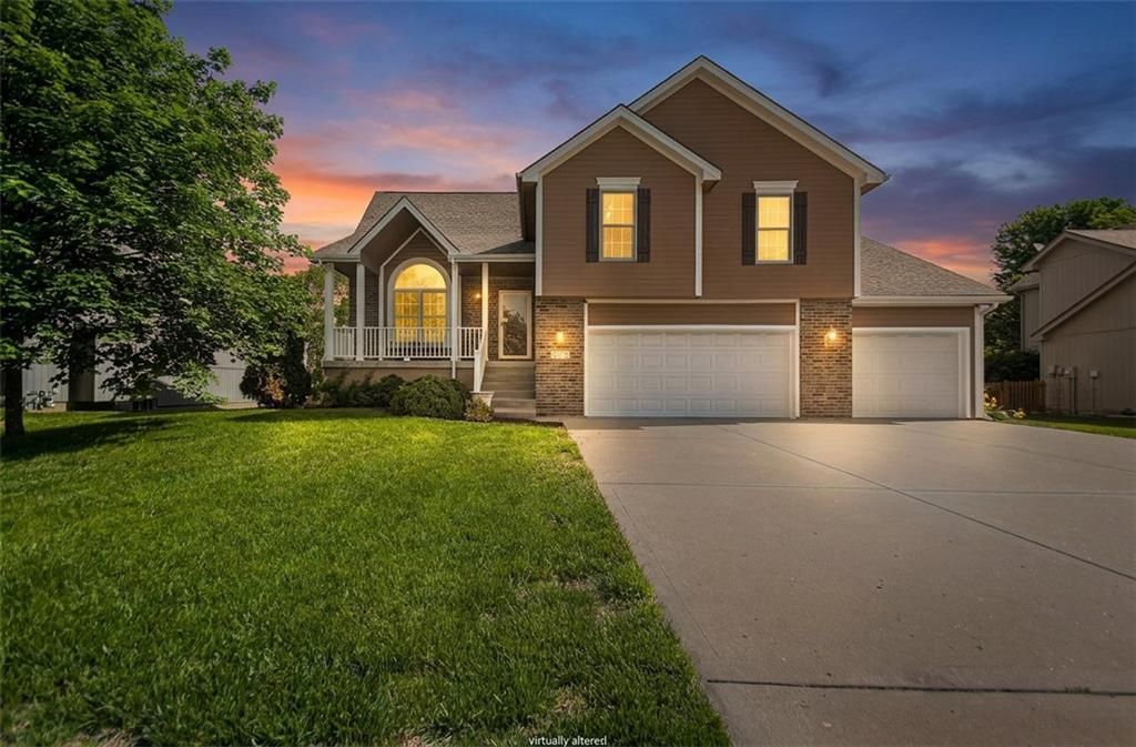 10023 N Willow Avenue, Kansas City, MO 64157 Main Photo