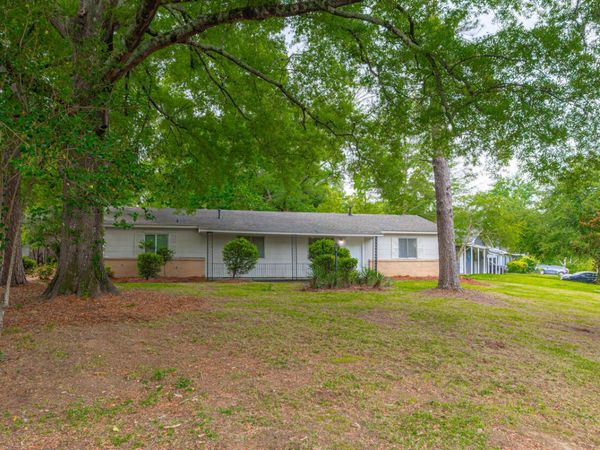 3229 Ridgeland Drive, Jackson, MS 39212