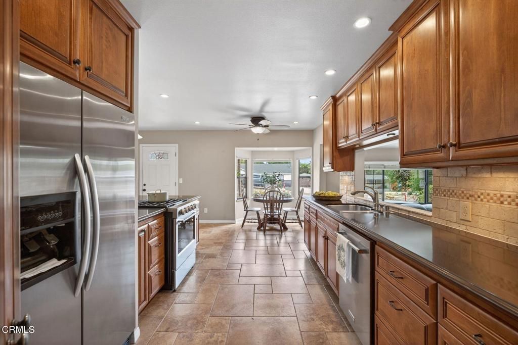 245 E Oak View Avenue, Oak View, CA 93022 Main Photo