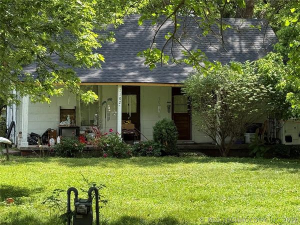 1102 SE 12th Street , Wagoner, OK 74467