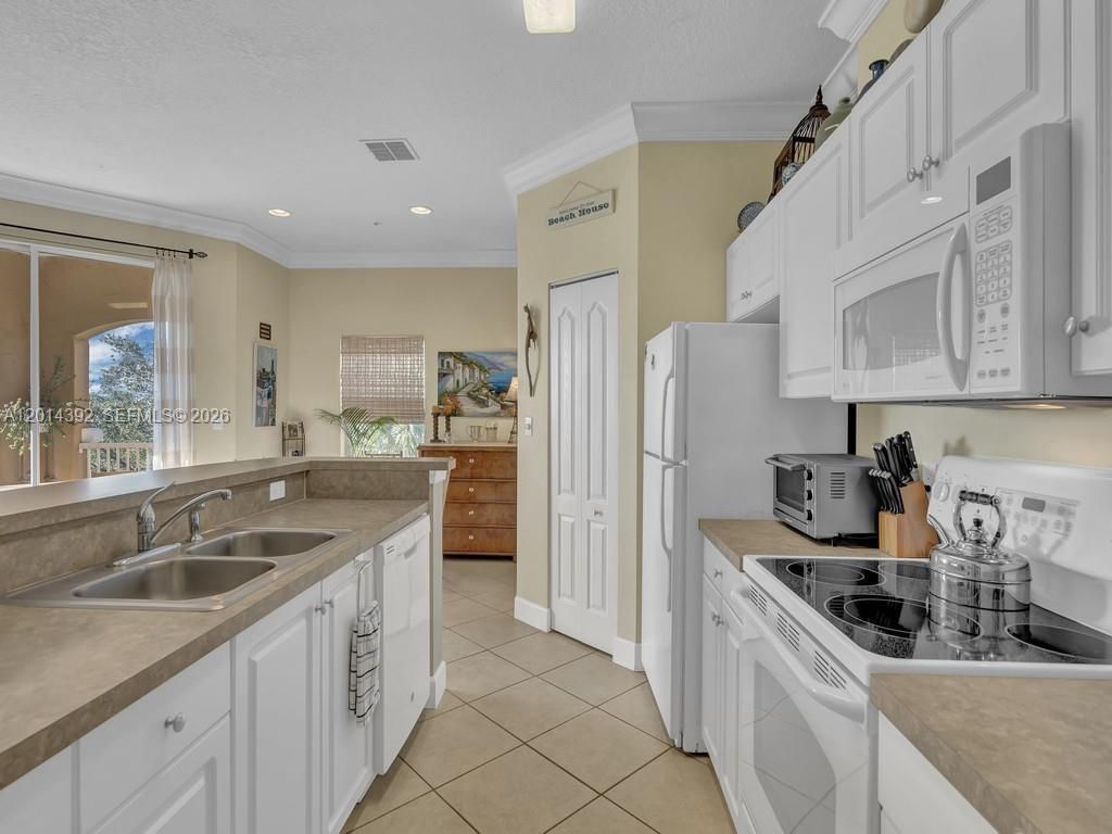 5035 Fairways Cir , Unit 305, Vero Beach, FL 32967 Photo