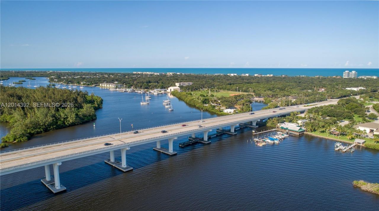 5035 Fairways Cir , Unit 305, Vero Beach, FL 32967 Photo