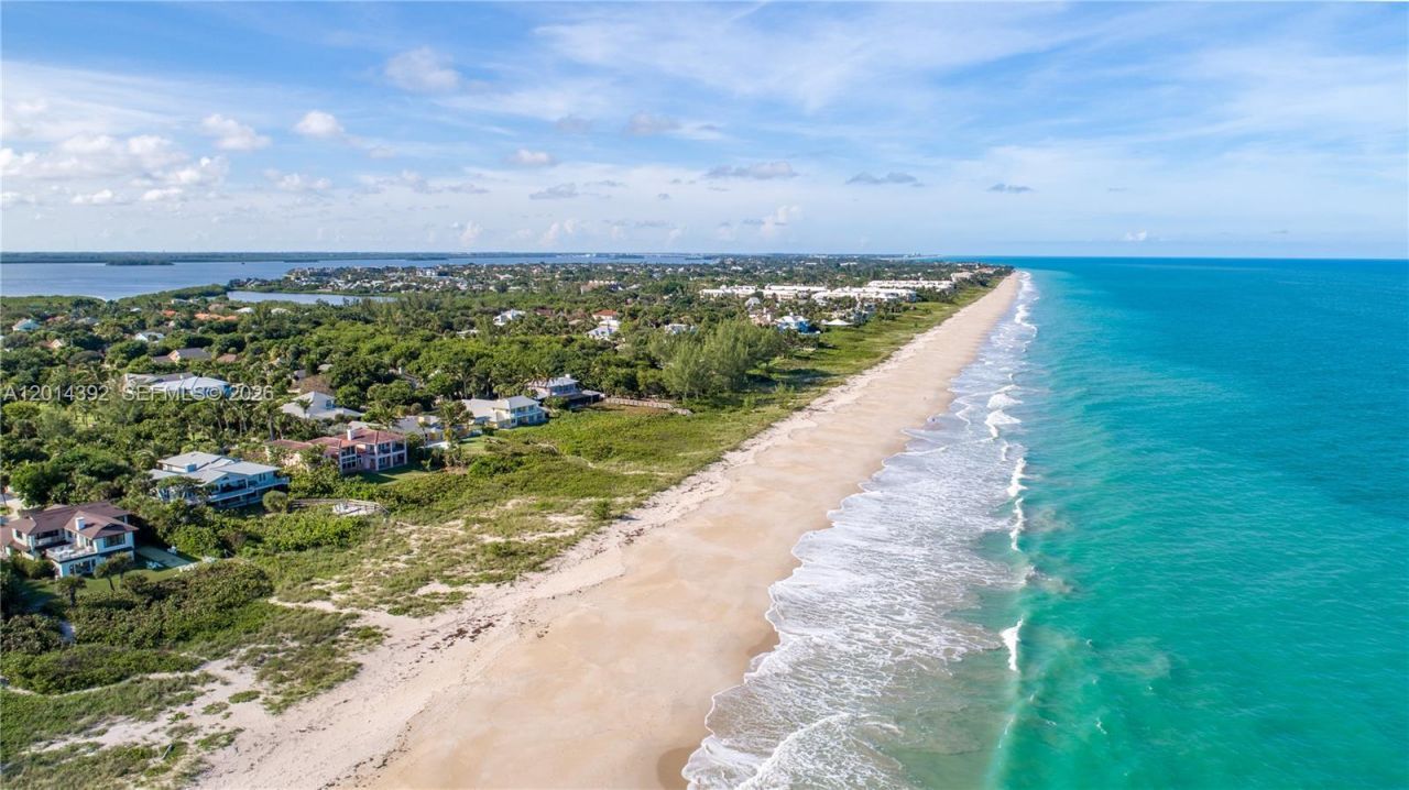 5035 Fairways Cir , Unit 305, Vero Beach, FL 32967 Photo