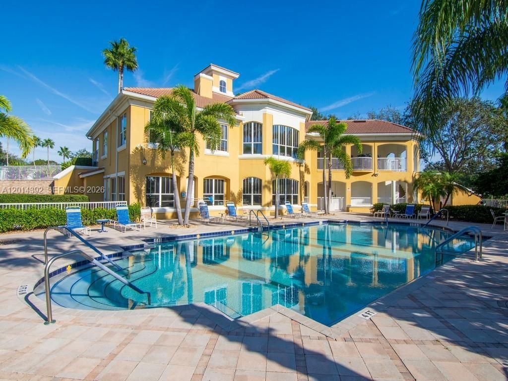 5035 Fairways Cir , Unit 305, Vero Beach, FL 32967 Photo