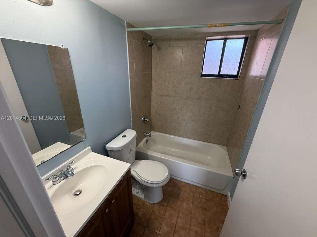 5400 W 21st Ct, Unit 403, Hialeah, FL 33016 Photo