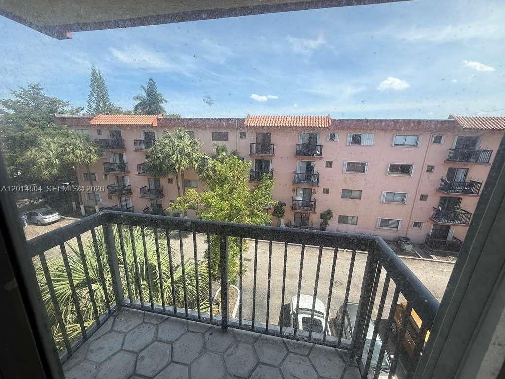 5400 W 21st Ct, Unit 403, Hialeah, FL 33016 Photo