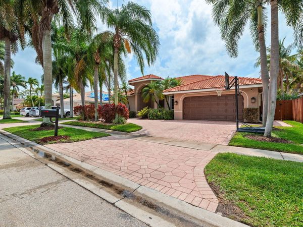 77 NW 108th Way, Plantation, FL 33324