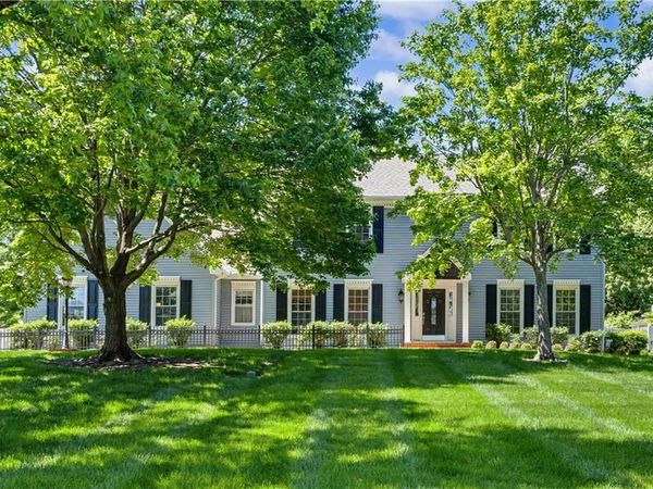 3104 S Victoria Lane, Blue Springs, MO 64015