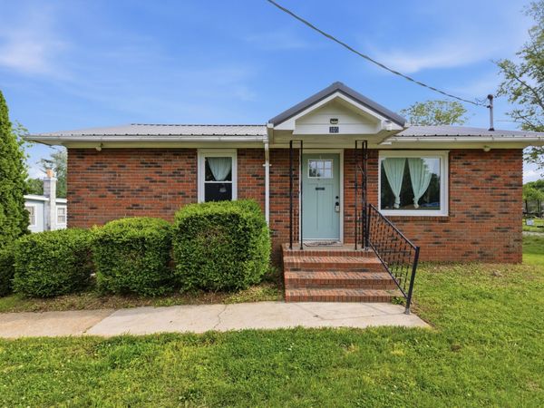305 Franklin St, Cowan, TN 37318