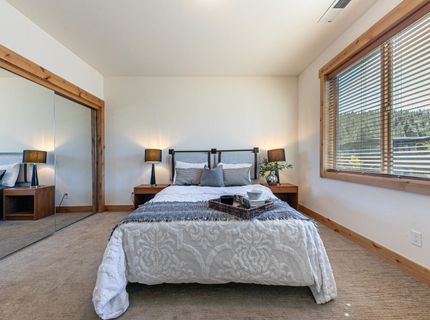 11679 Mcclintock Loop, Truckee, CA 96161 Photo