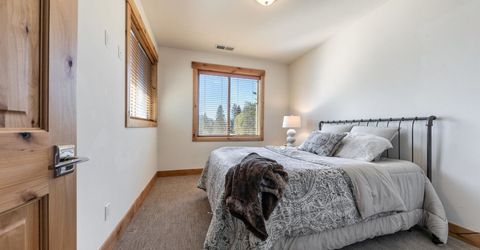 11679 Mcclintock Loop, Truckee, CA 96161 Photo