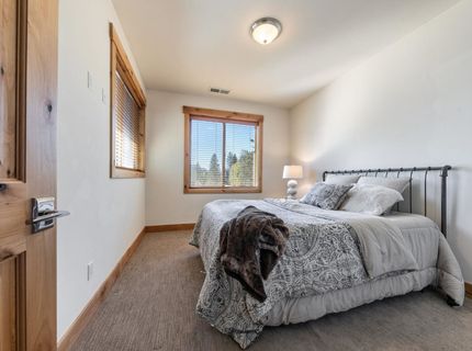 11679 Mcclintock Loop, Truckee, CA 96161 Photo
