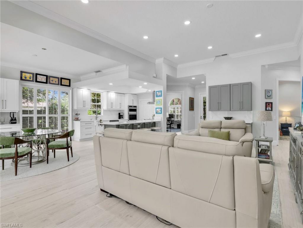 5902 Bermuda Ln, Naples, FL 34119 Photo