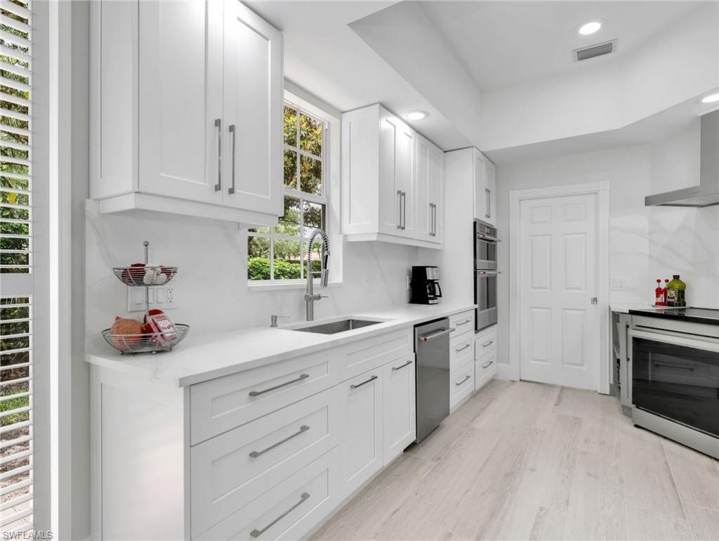 5902 Bermuda Ln, Naples, FL 34119 Photo