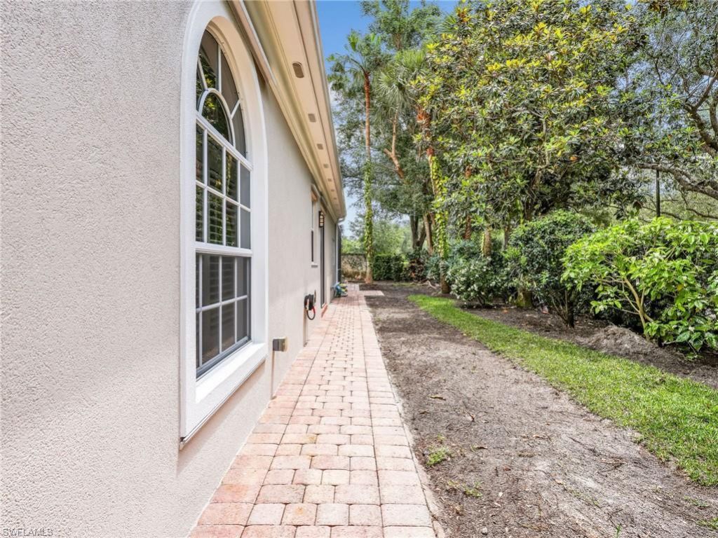 5902 Bermuda Ln, Naples, FL 34119 Photo