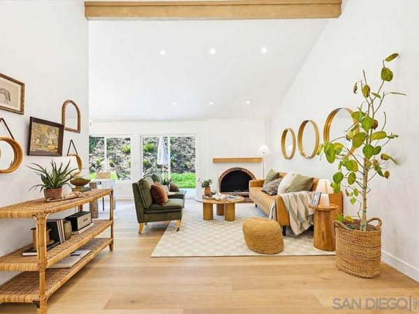 725 Santa Florencia, Solana Beach, CA 92075