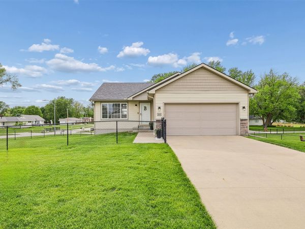6002 NW 52nd Street, Johnston, IA 50131