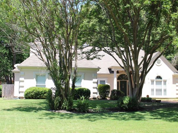 8916 CEDAR MILLS CV, Memphis, TN 38016