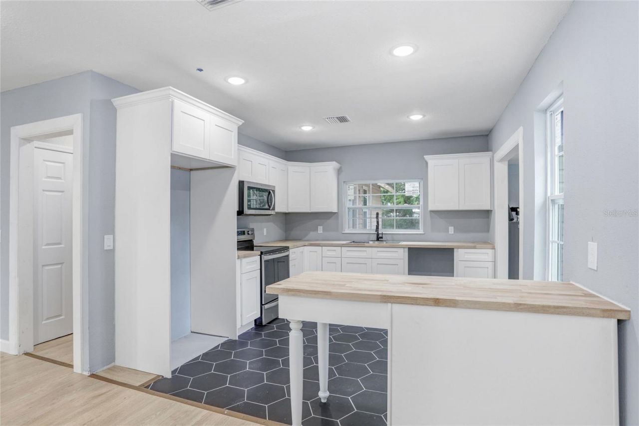 310 S Delaney Avenue , Avon Park, FL 33825 Photo