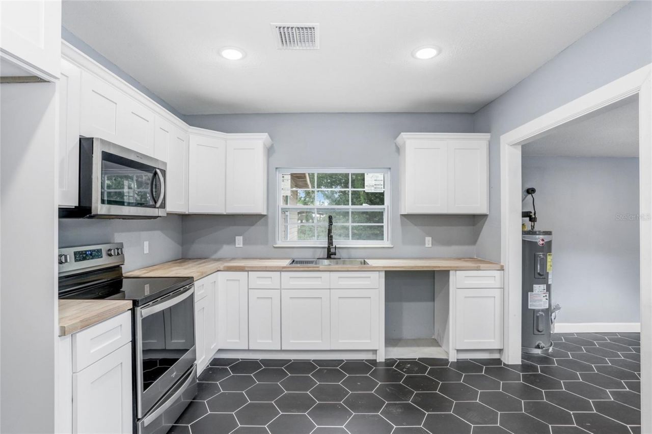 310 S Delaney Avenue , Avon Park, FL 33825 Photo
