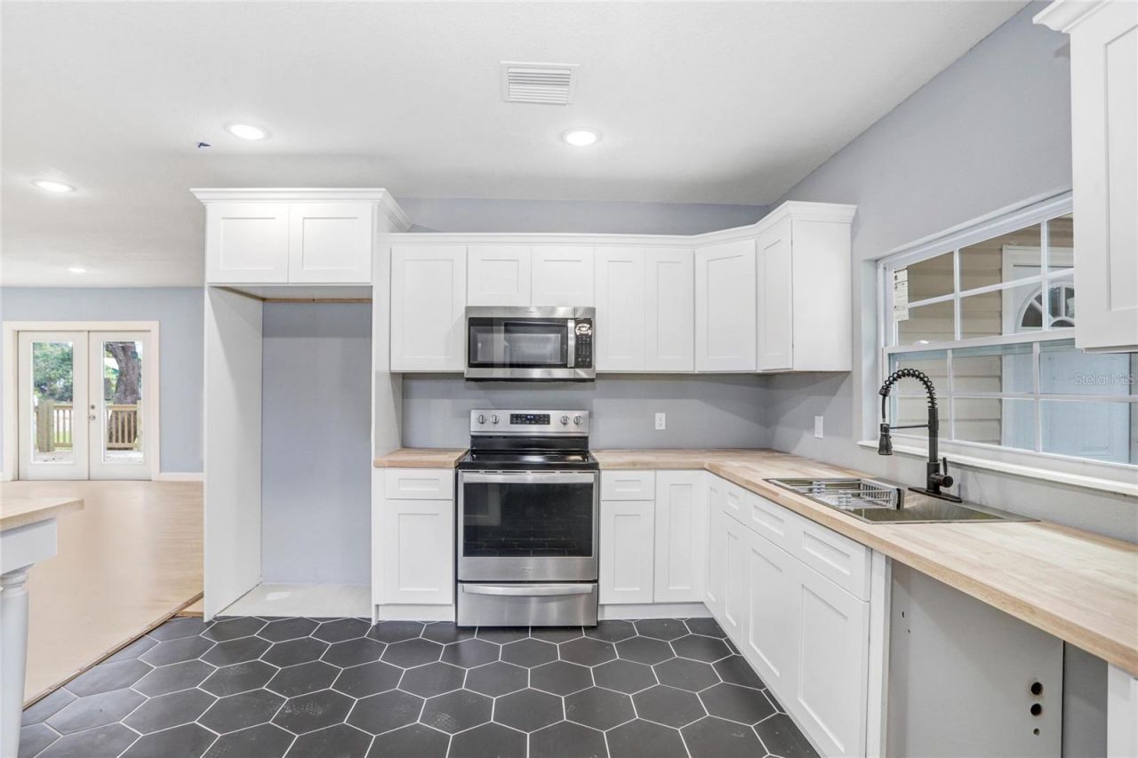 310 S Delaney Avenue , Avon Park, FL 33825 Photo