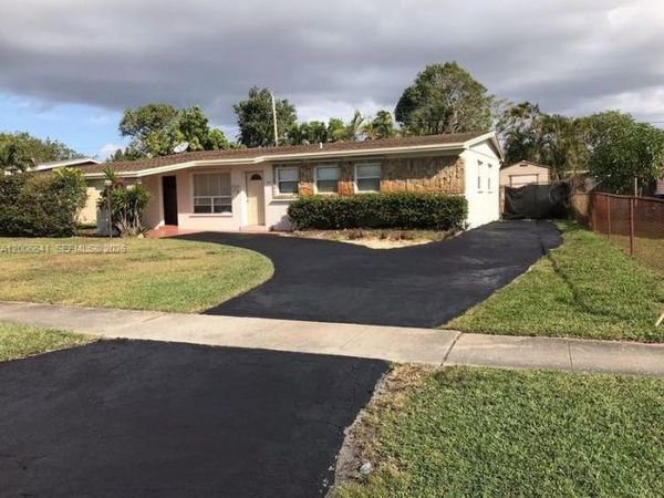 1118 NW 43rd Ter , Lauderhill, FL 33313