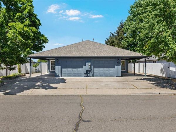 783 Columbine Way, Central Point, OR 97502