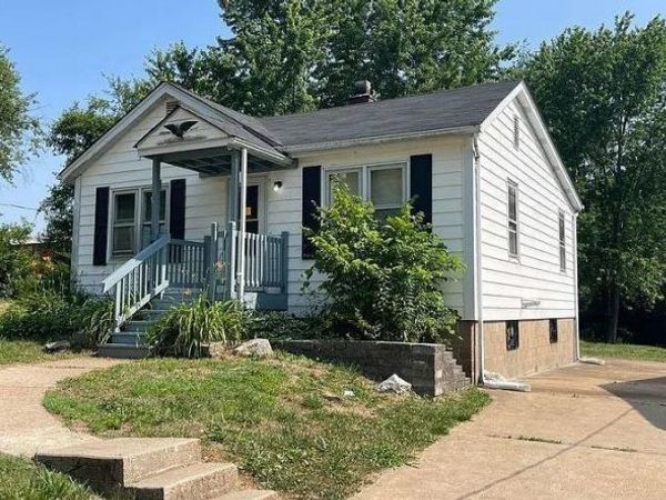 256 Coburg Drive , St Louis, MO 63137