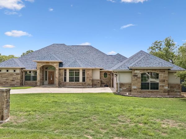 107 Oakview, Floresville, TX 78114