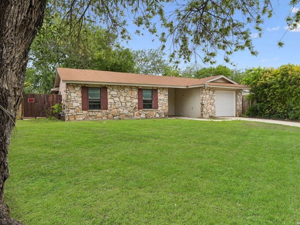 5026 Gene Cernan Dr, Kirby, TX 78219