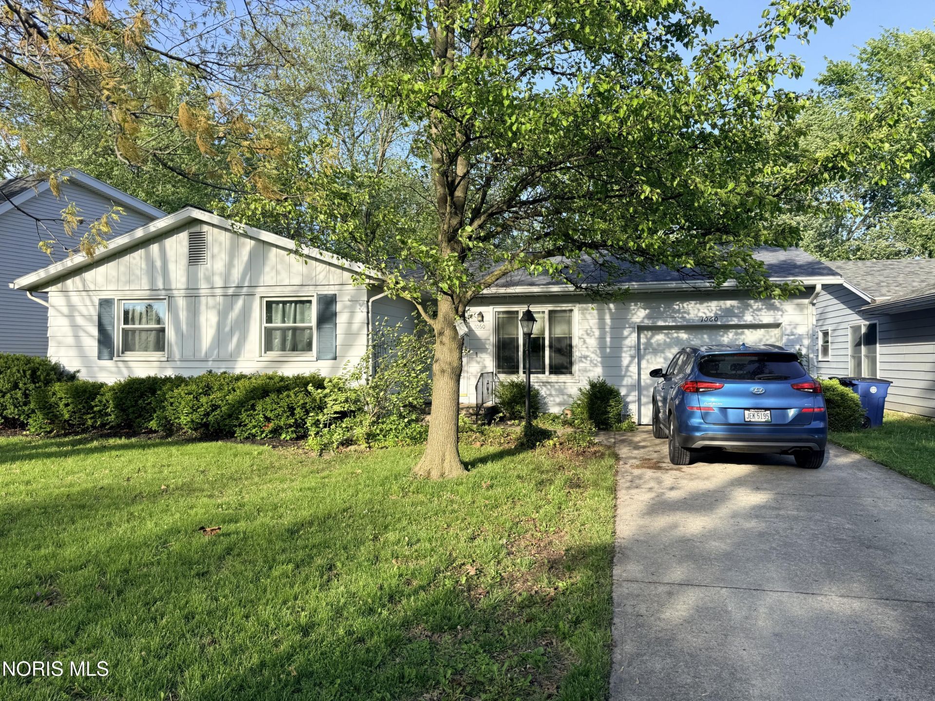 1060 Village Drive, Bowling Green, OH 43402 Main Photo