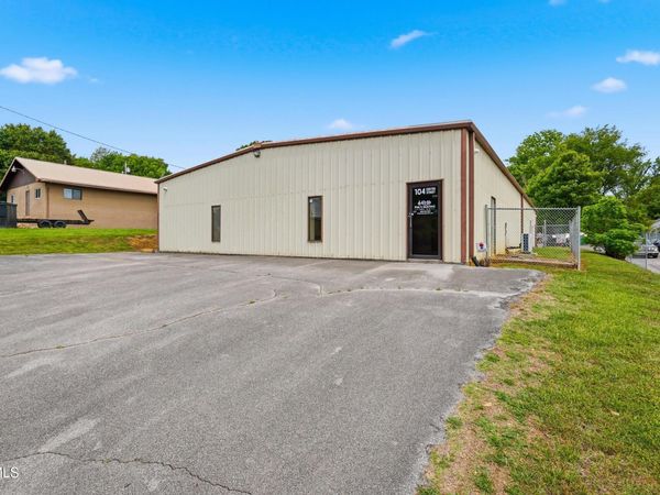 104 Center Street, Johnson City, TN 37615
