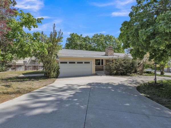 3 N 3rd St, Cheney, WA 99004