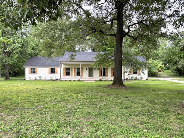104 W Longview Dr , Portland, TN 37148