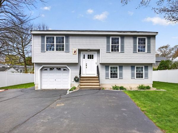 111R Grove Ave, Wilmington, MA 01887