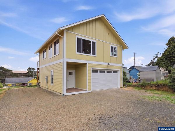 430 NW 5th St, Newport, OR 97365