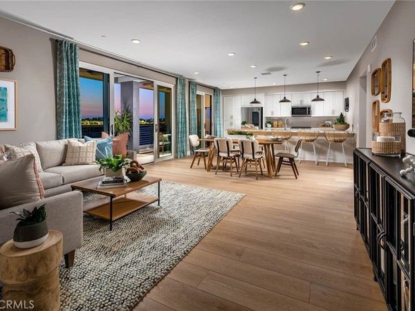 16175 Dawn, Unit 207, Tustin, CA 92782