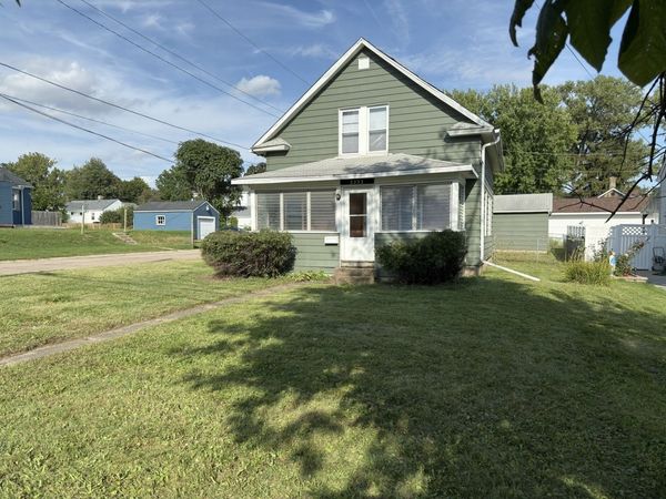 2233 24th Street , Rock Island, IL 61201