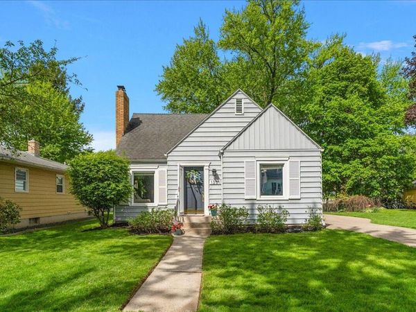 1331 Hillcrest Avenue NW, Grand Rapids, MI 49504
