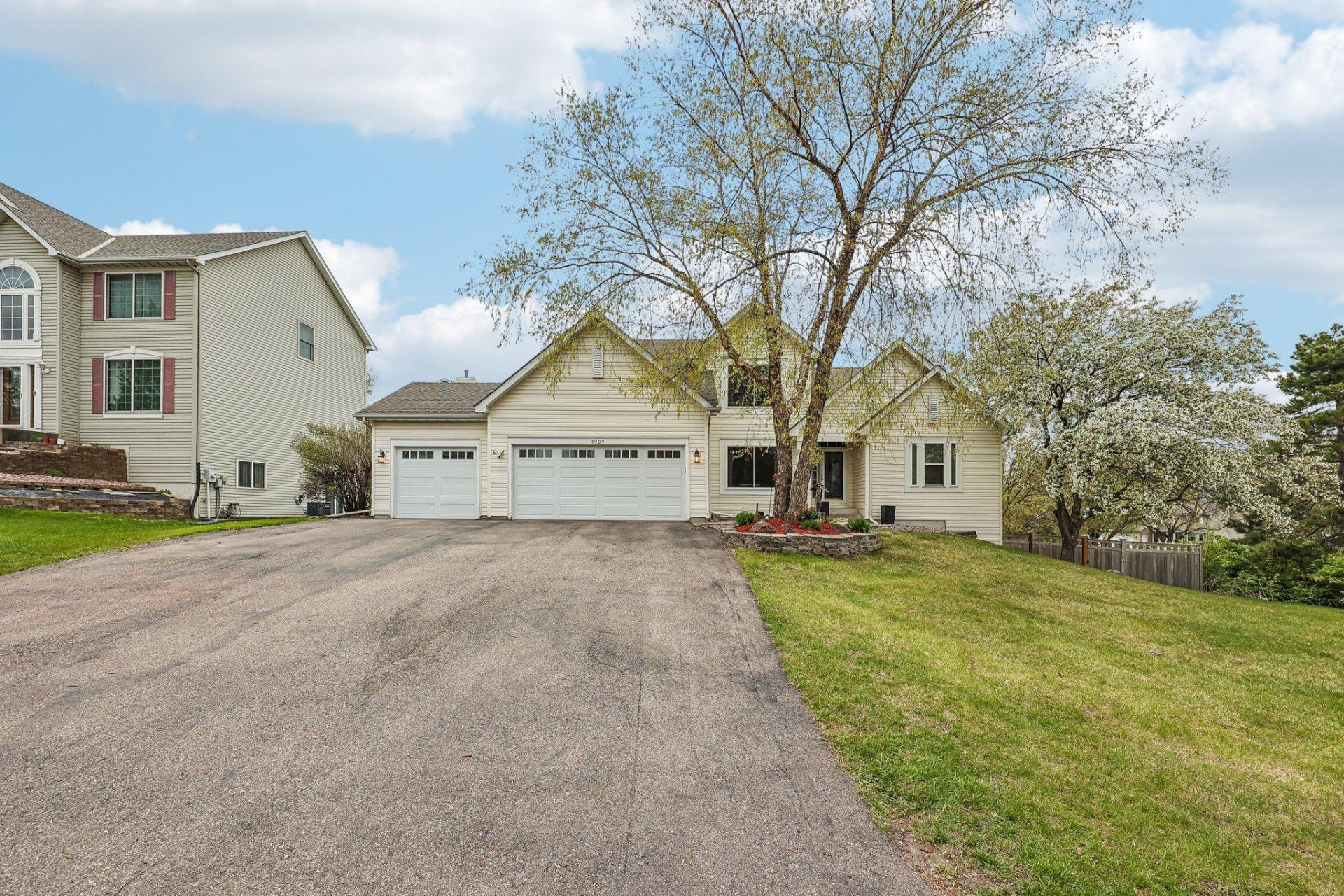 4909 Rusten Rd, Eagan, MN 55122