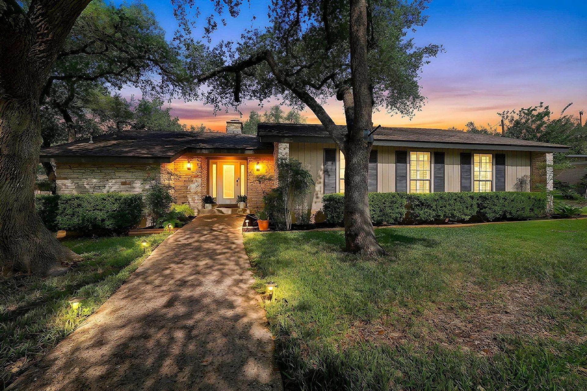 9105 Balcones Club Dr, Austin, TX 78750 Main Photo