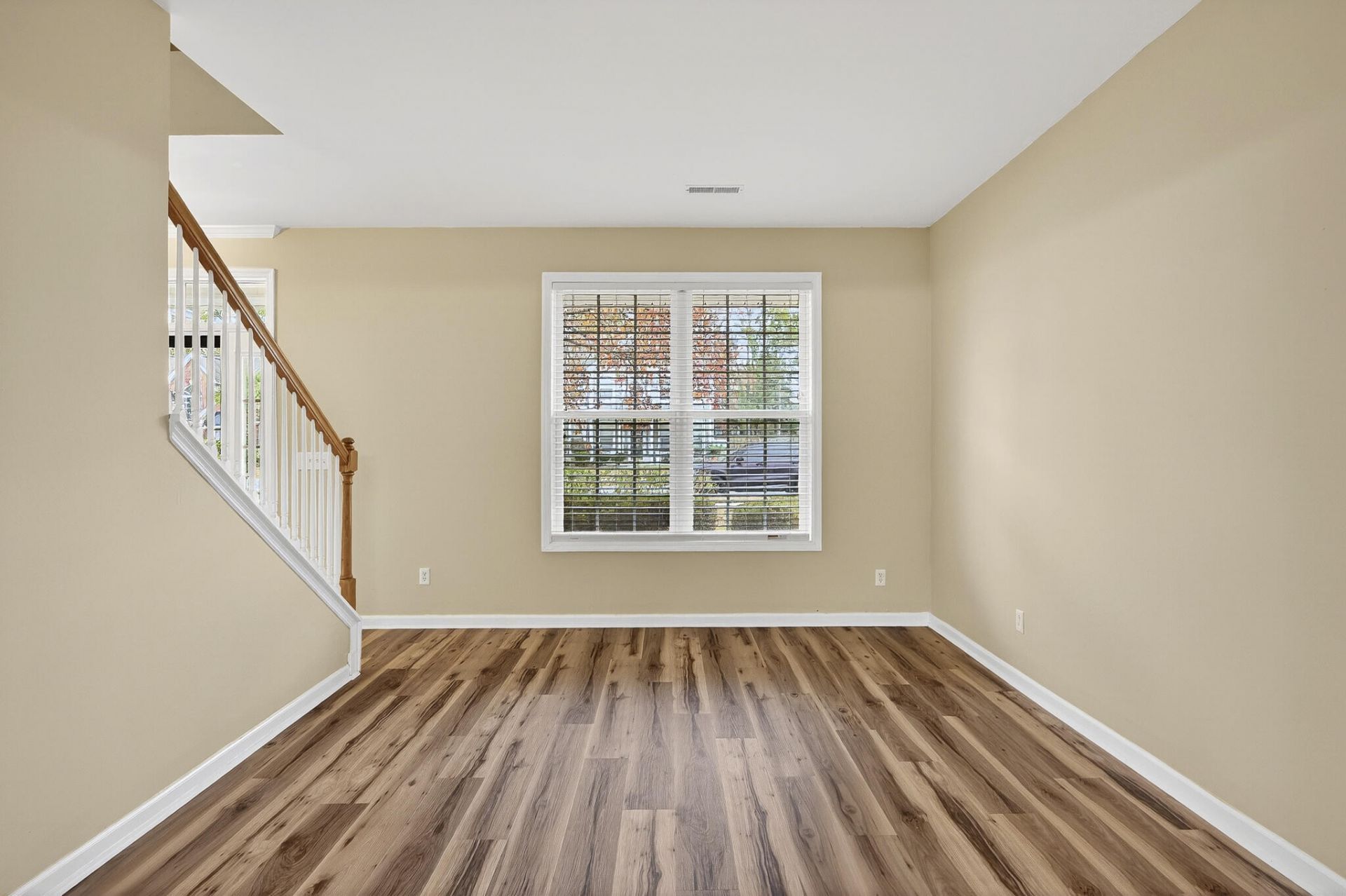 176 Thousand Oaks Circle Photo 4