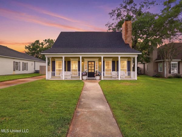 917 Handsboro Place, Gulfport, MS 39507
