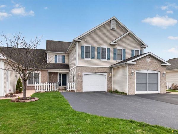 8 Foxe Commons , Rochester, NY 14624