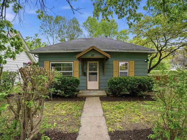 811 S 5th Street, Fairfield, IA 52556