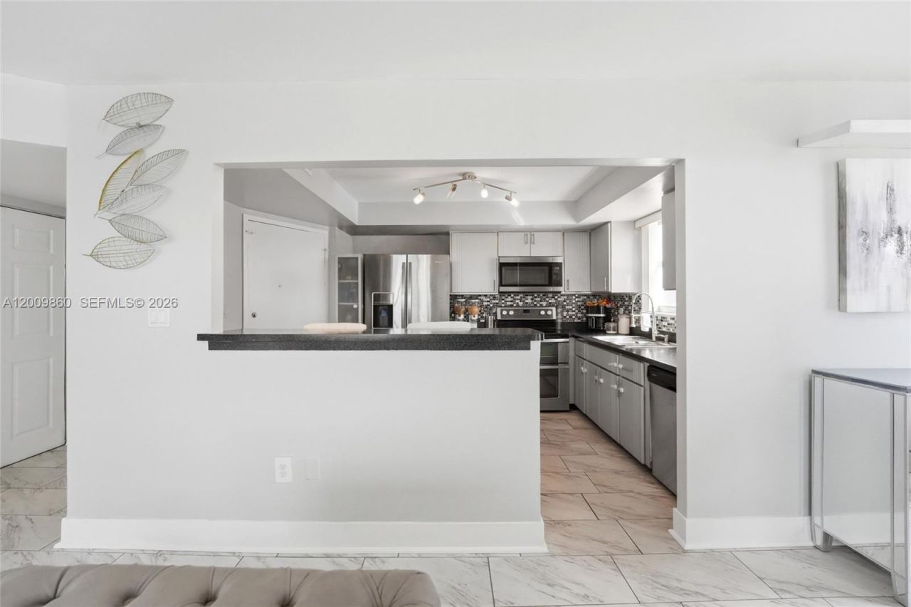 1301 NE Miami Gardens Dr , Unit 315W, Miami, FL 33179 Photo