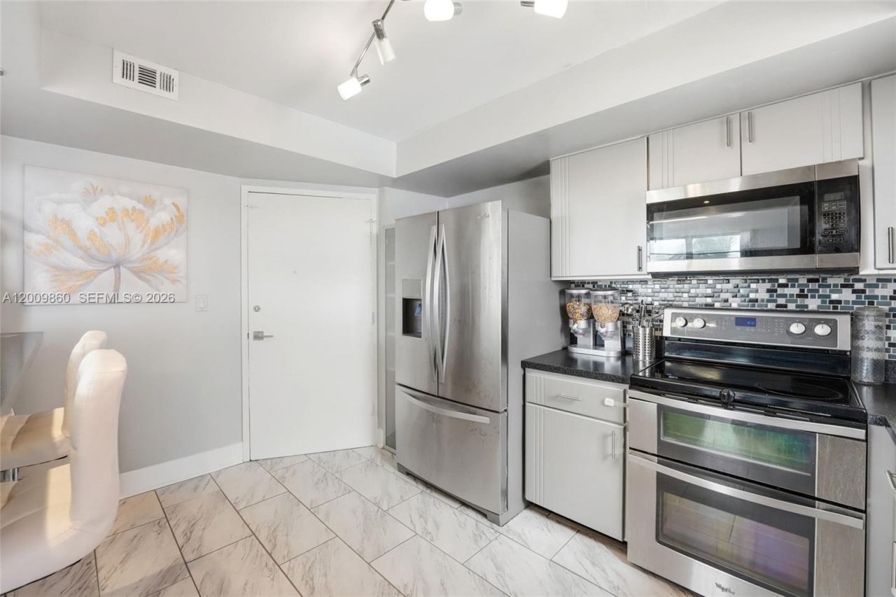 1301 NE Miami Gardens Dr , Unit 315W, Miami, FL 33179 Photo
