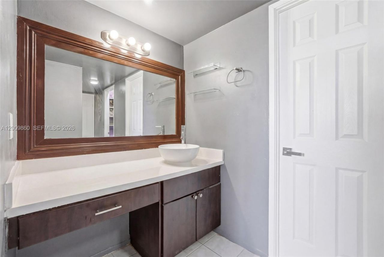1301 NE Miami Gardens Dr , Unit 315W, Miami, FL 33179 Photo