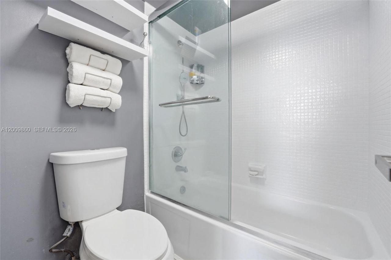 1301 NE Miami Gardens Dr , Unit 315W, Miami, FL 33179 Photo