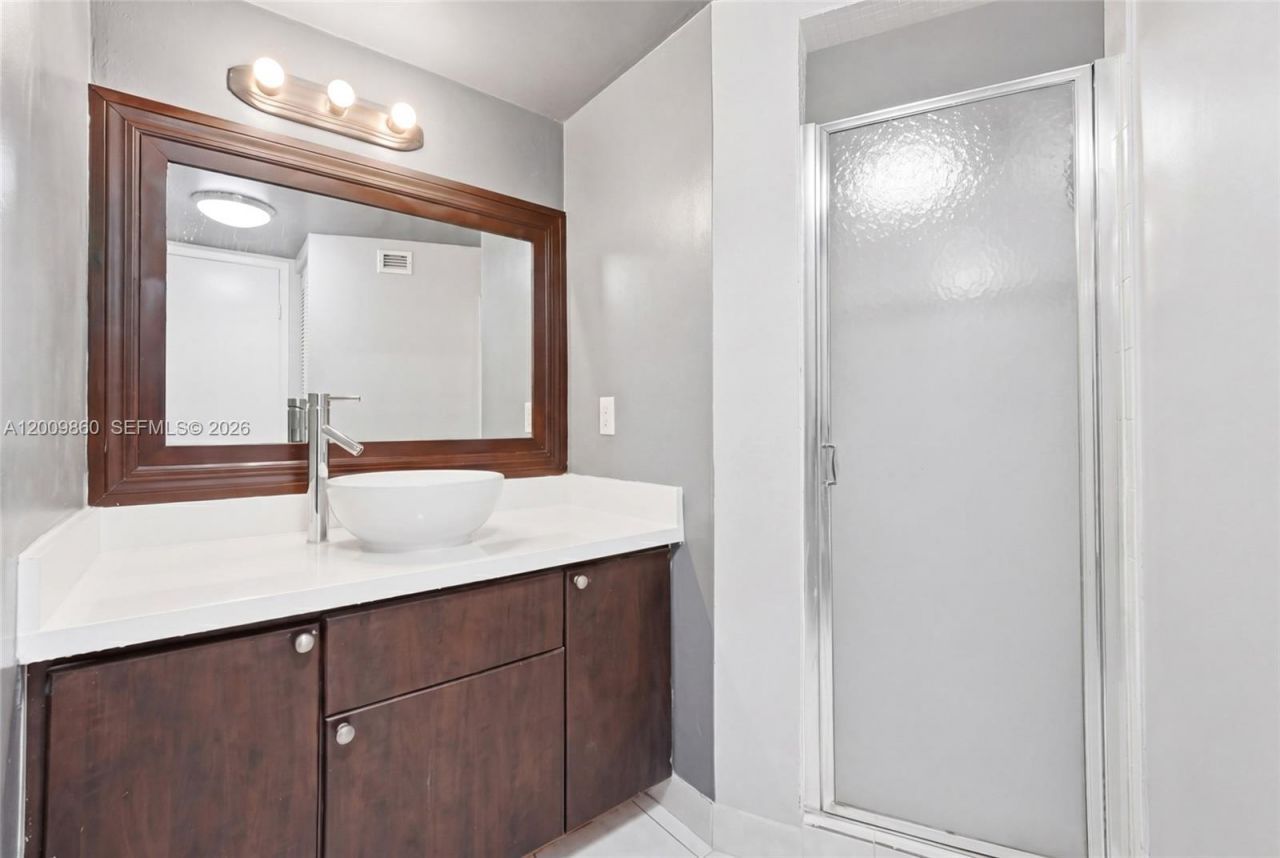1301 NE Miami Gardens Dr , Unit 315W, Miami, FL 33179 Photo